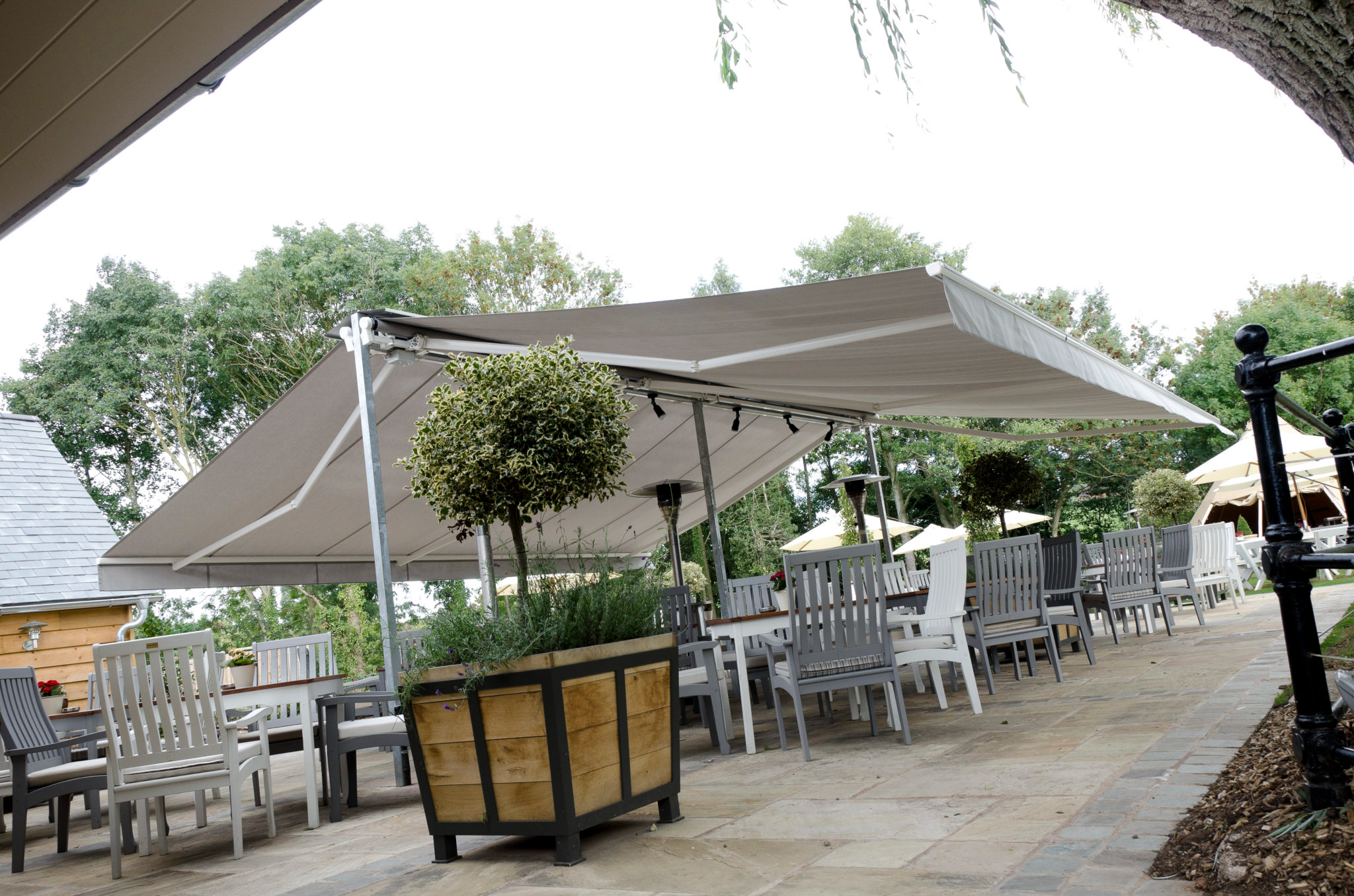 Iki terefe acilan tent