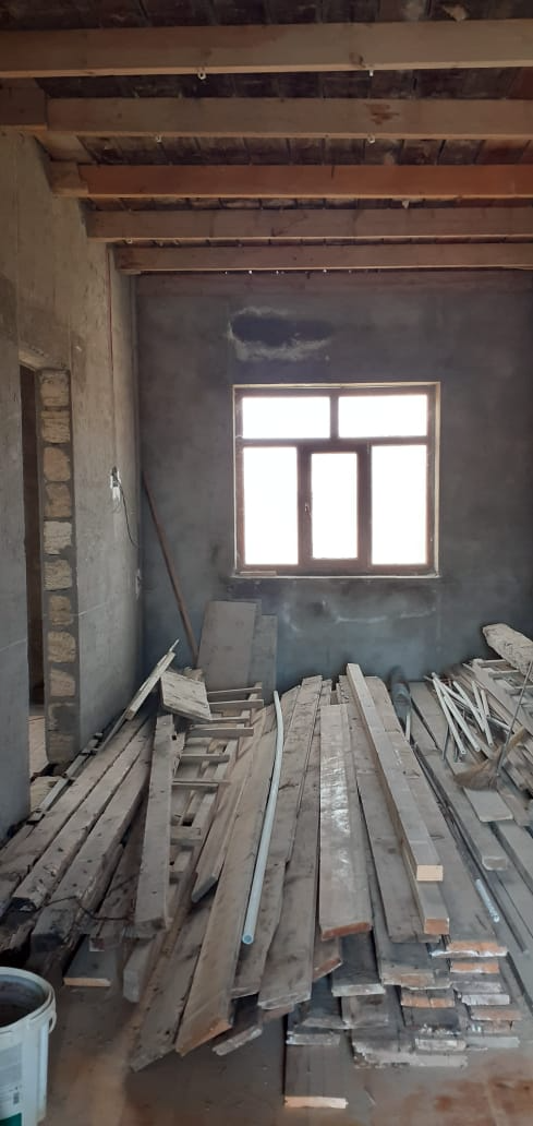 4 - otaqlı  110 m²  yeni tikili satılır , bakı şəhəri