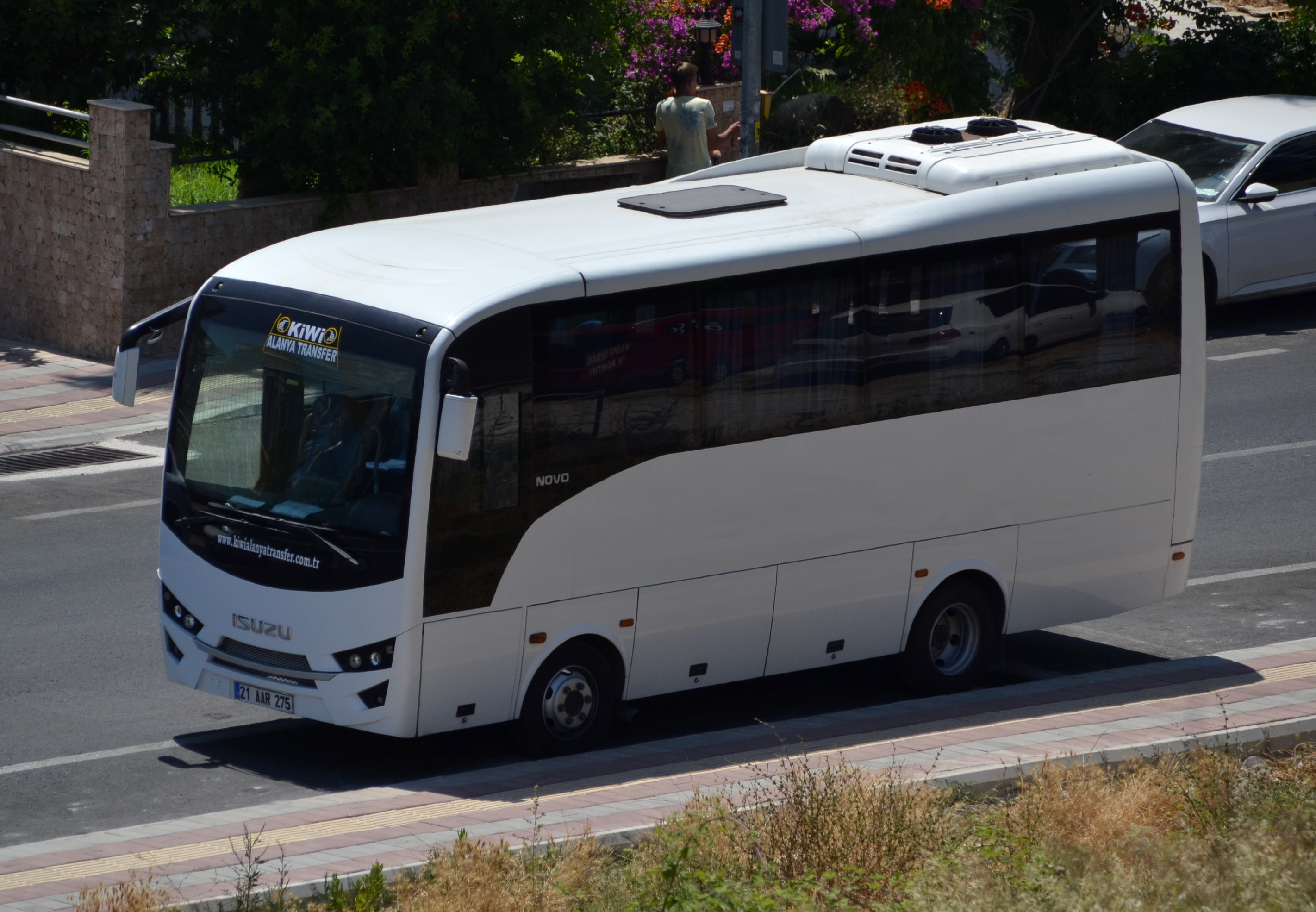 şoferlə isuzu icaresi