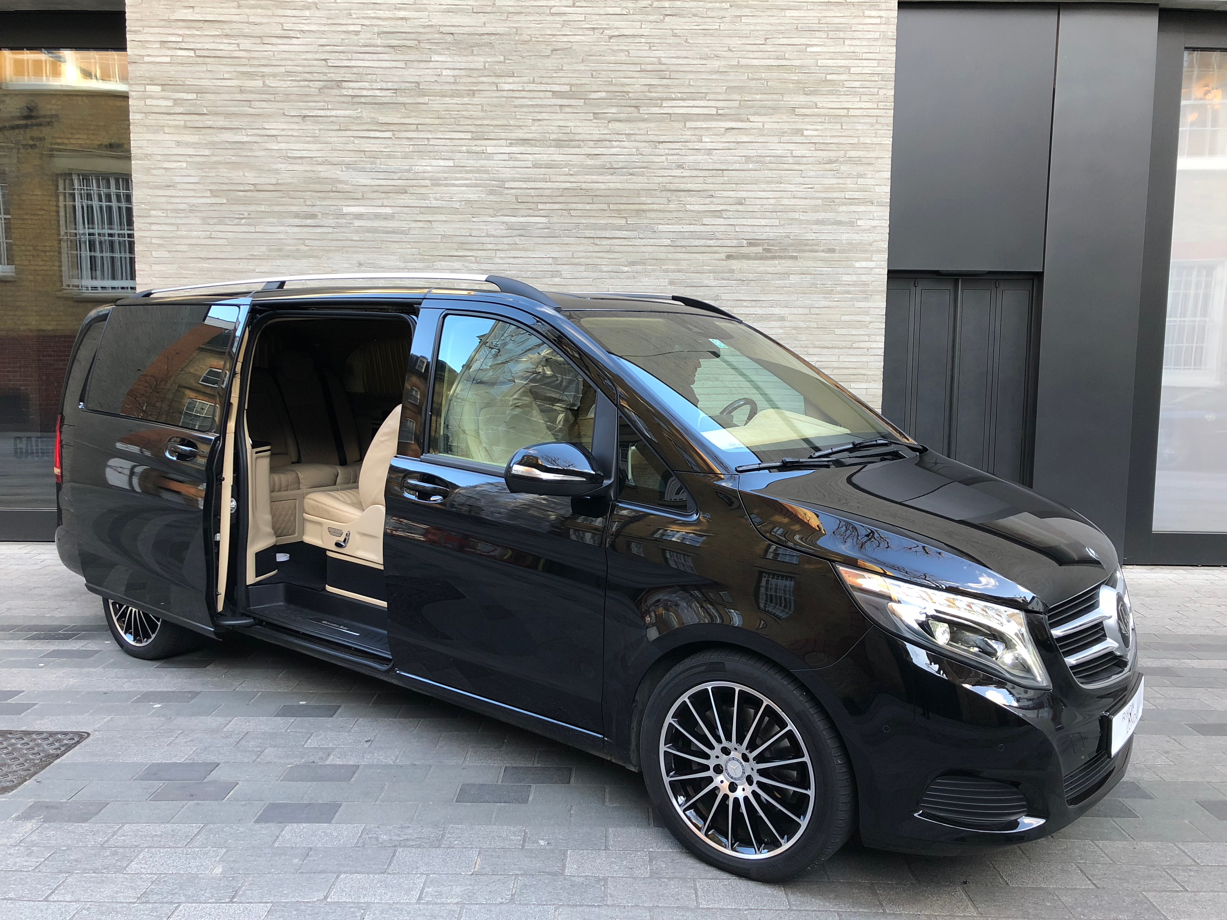 V class vip model icaresi