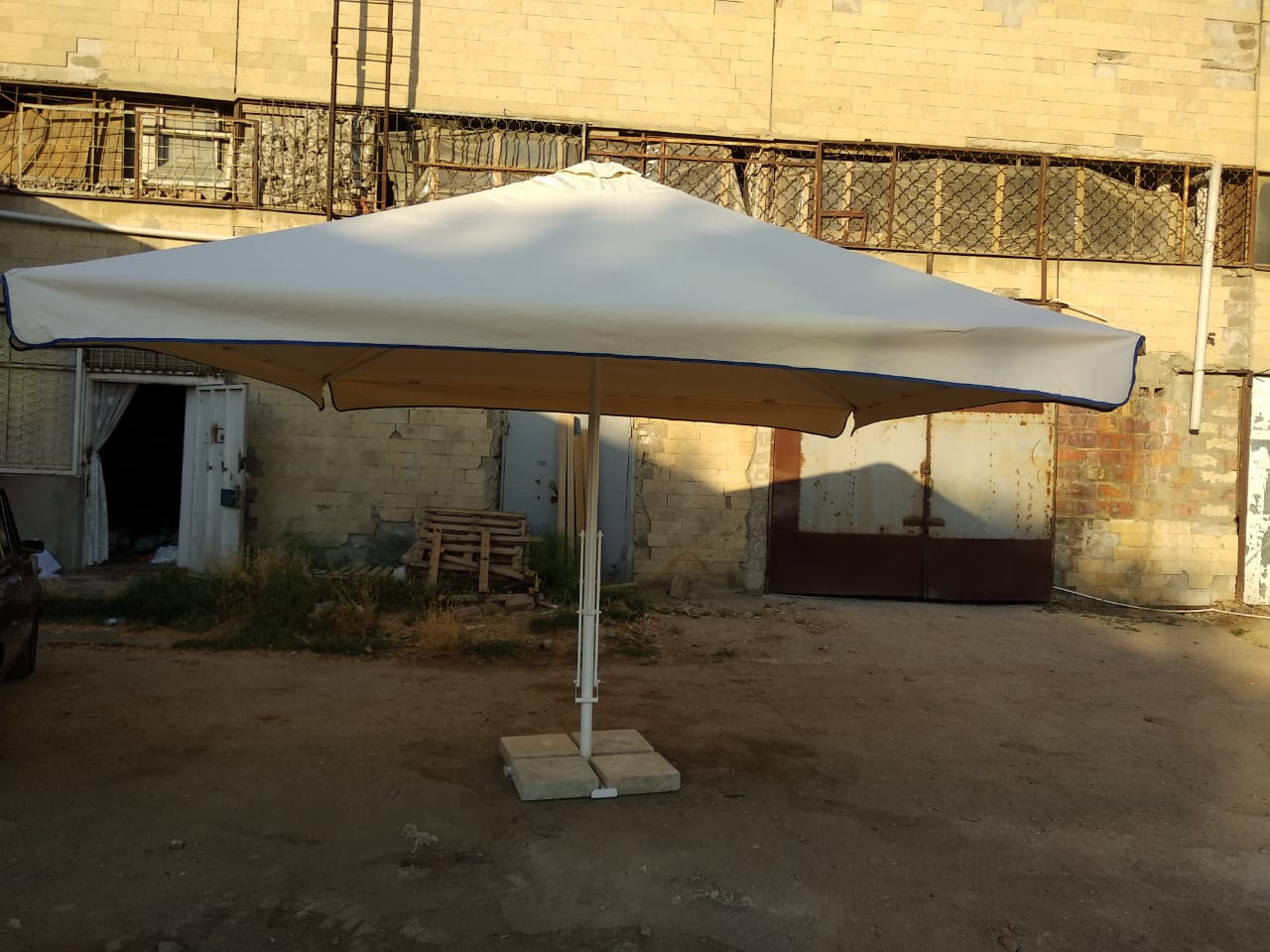 Mərkəzdayaqlı zontik zakazı