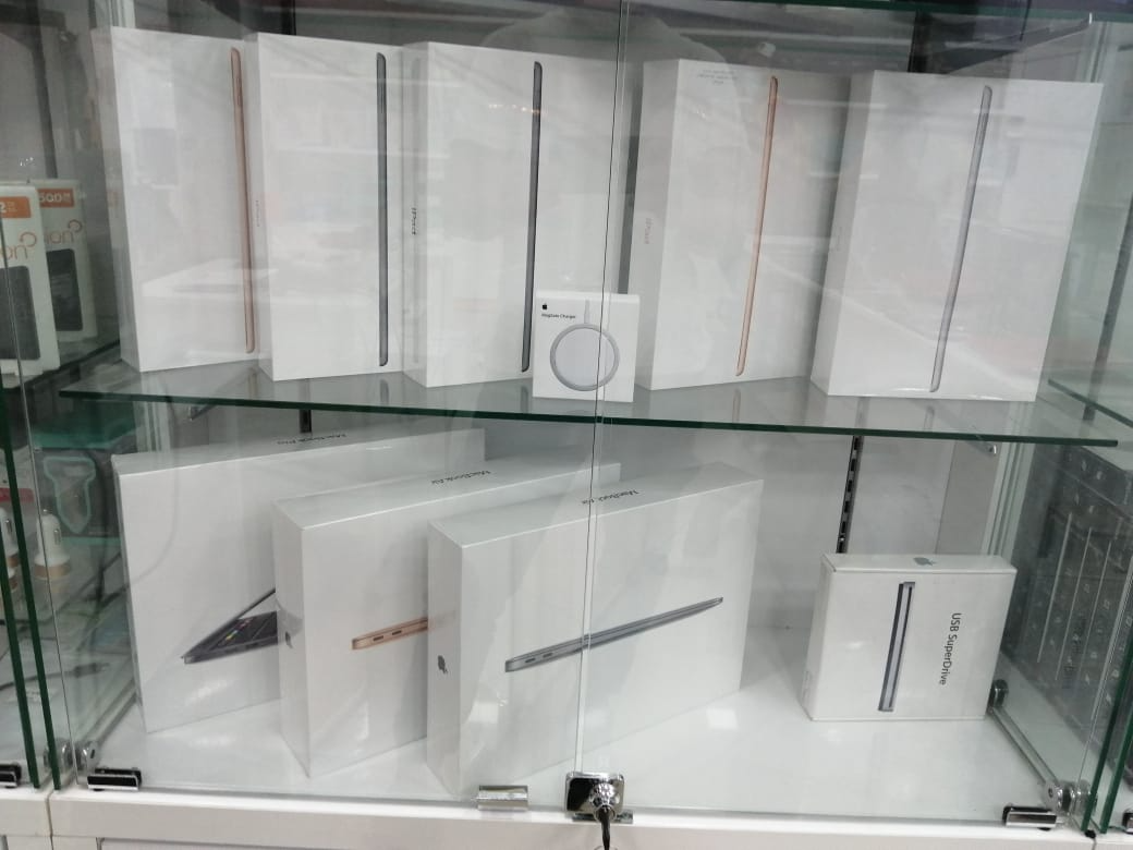 Apple macbook air m1 13.3", ips
