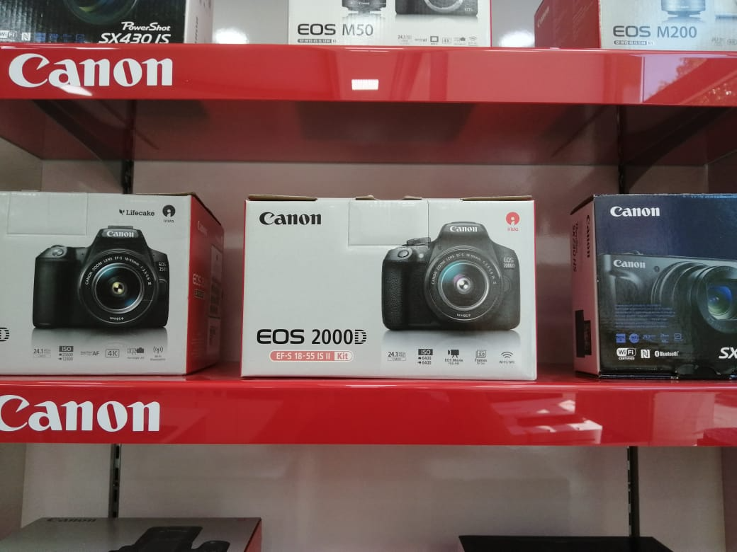 Canon eos 2000d