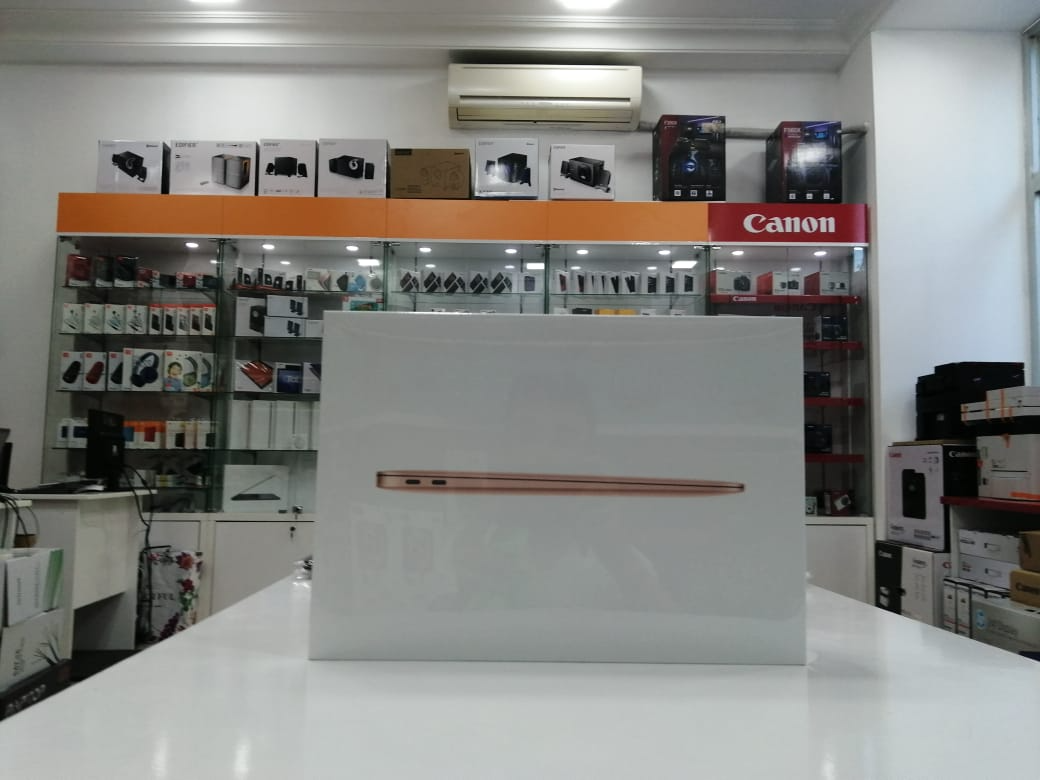 Apple macbook air m1 13.3", ips